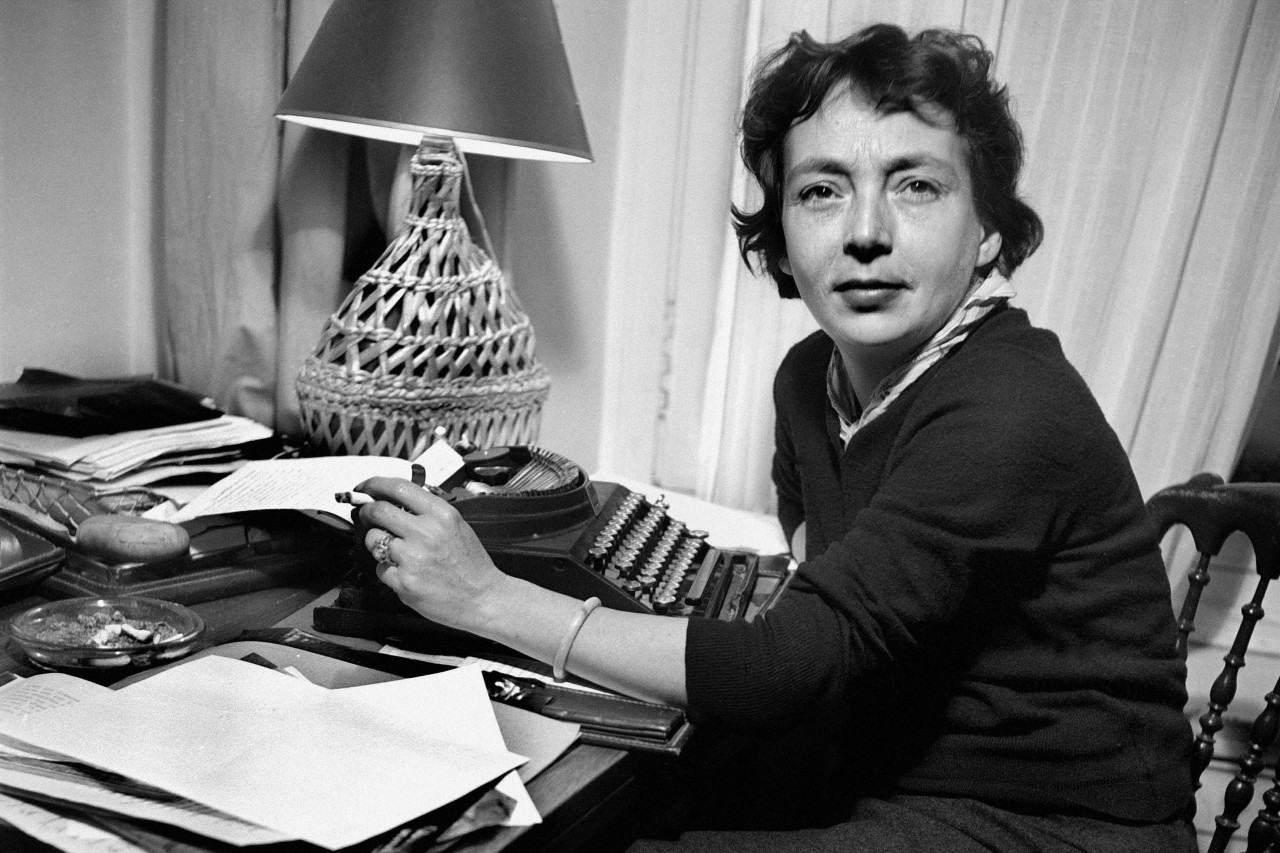 Marguerite Duras (1914-1996), écrivain français, 1955.